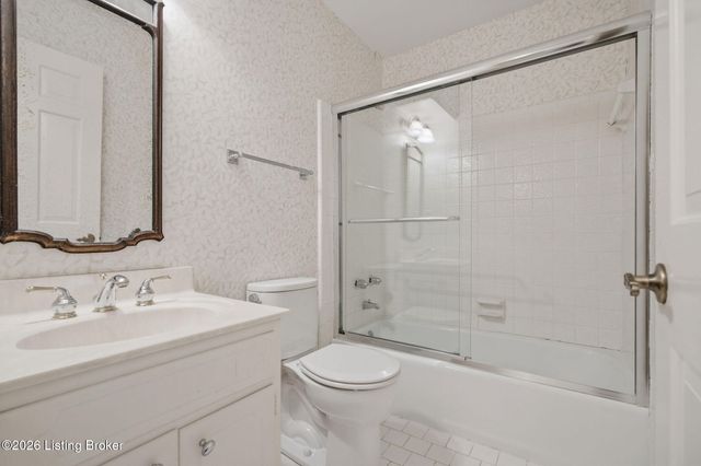5720 Coach Gate Wynde, Louisville, KY 40207