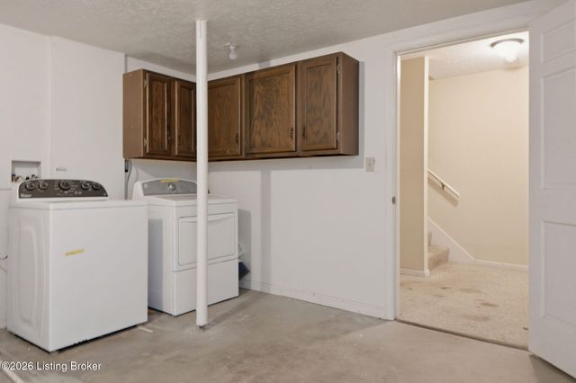 5720 Coach Gate Wynde, Louisville, KY 40207