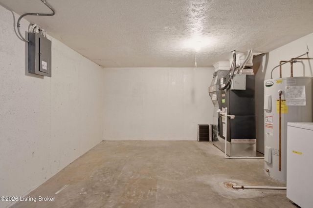 5720 Coach Gate Wynde, Louisville, KY 40207
