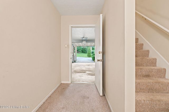 5720 Coach Gate Wynde, Louisville, KY 40207