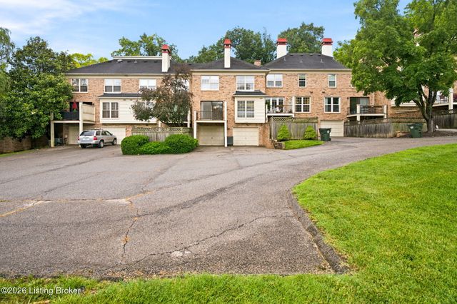 5720 Coach Gate Wynde, Louisville, KY 40207