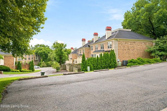 5720 Coach Gate Wynde, Louisville, KY 40207