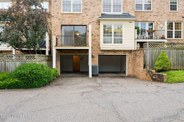 5720 Coach Gate Wynde, Louisville, KY 40207