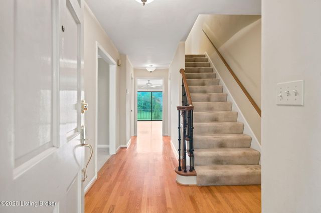 5720 Coach Gate Wynde, Louisville, KY 40207