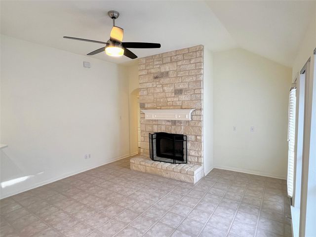 10 Troon DR, Lakeway, TX 78738