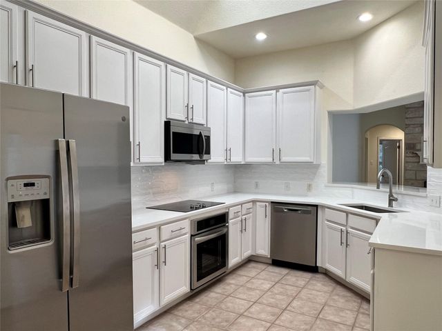 10 Troon DR, Lakeway, TX 78738