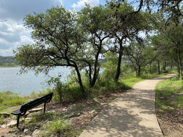 10 Troon DR, Lakeway, TX 78738