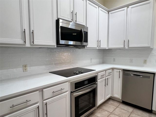 10 Troon DR, Lakeway, TX 78738