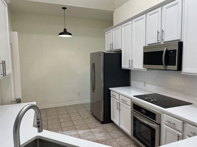 10 Troon DR, Lakeway, TX 78738