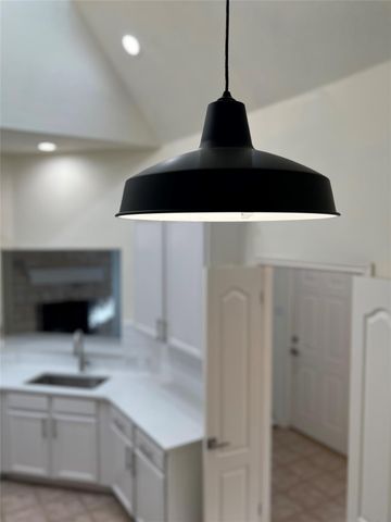 10 Troon DR, Lakeway, TX 78738