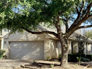 10 Troon DR, Lakeway, TX 78738