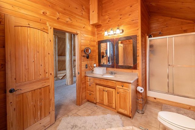 13775 Rocky Comfort Road, Gentry, AR 72734