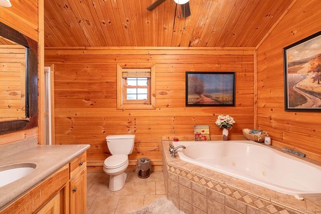 13775 Rocky Comfort Road, Gentry, AR 72734