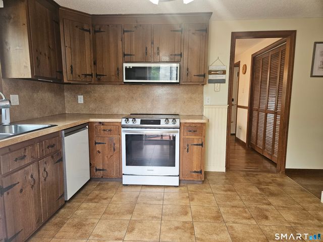 42 Makara Street, Plymouth, CT 06786