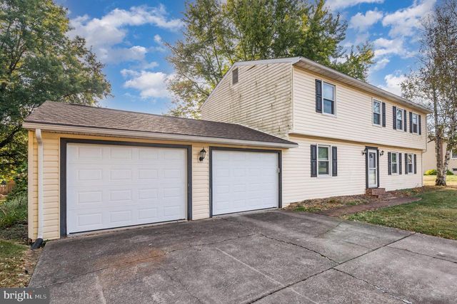 1616 AIRPORT DR, Mechanicsburg, PA 17050