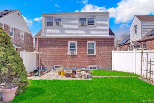 80 Wellington Road S, West Hempstead, NY 11552
