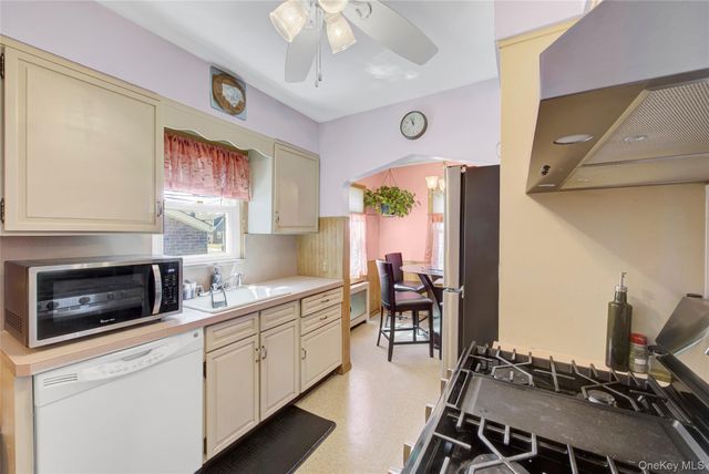 80 Wellington Road S, West Hempstead, NY 11552