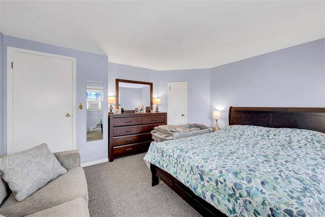 80 Wellington Road S, West Hempstead, NY 11552