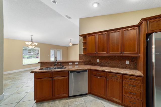 4 MALAUKA PASS PLACE, Ocklawaha, FL 32179