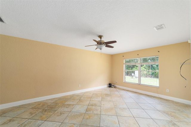 4 MALAUKA PASS PLACE, Ocklawaha, FL 32179