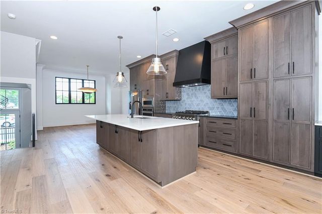 3235 W Friendly Avenue, Greensboro, NC 27408
