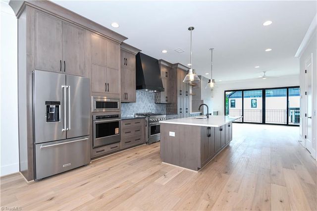 3235 W Friendly Avenue, Greensboro, NC 27408
