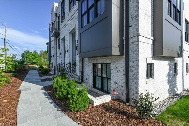 3235 W Friendly Avenue, Greensboro, NC 27408