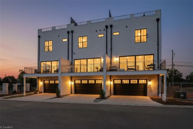 3235 W Friendly Avenue, Greensboro, NC 27408