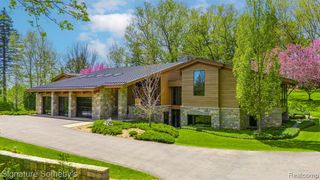 5051 Beach Road, Troy, MI 48098