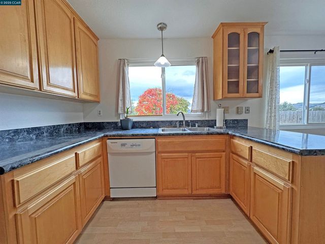 199 Starling Way, Hercules, CA 94547