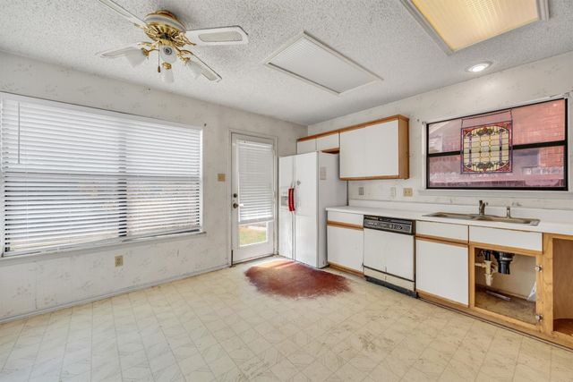 308 Clear Springs Drive, Mesquite, TX 75150