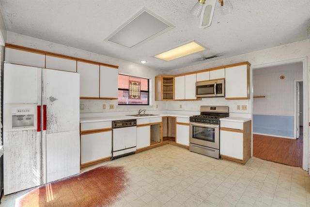 308 Clear Springs Drive, Mesquite, TX 75150
