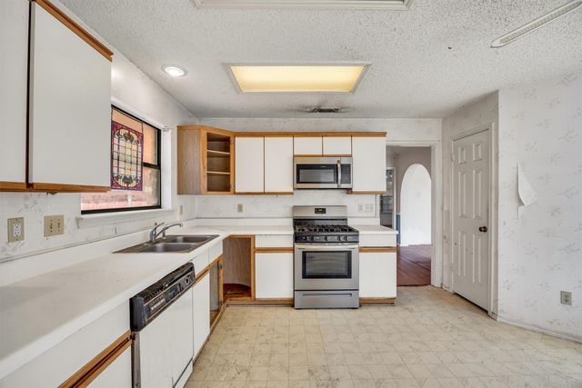 308 Clear Springs Drive, Mesquite, TX 75150