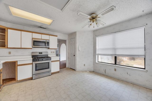 308 Clear Springs Drive, Mesquite, TX 75150
