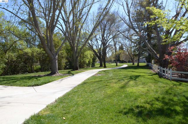 1626 Harlan Dr, Danville, CA 94526