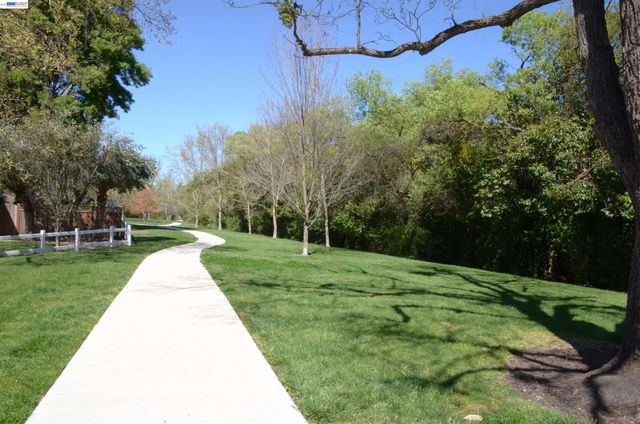 1626 Harlan Dr, Danville, CA 94526