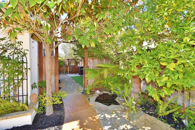 1626 Harlan Dr, Danville, CA 94526