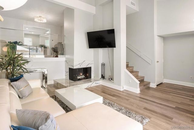 6786 Caminito Del Greco, San Diego, CA 92120