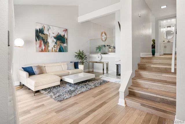 6786 Caminito Del Greco, San Diego, CA 92120