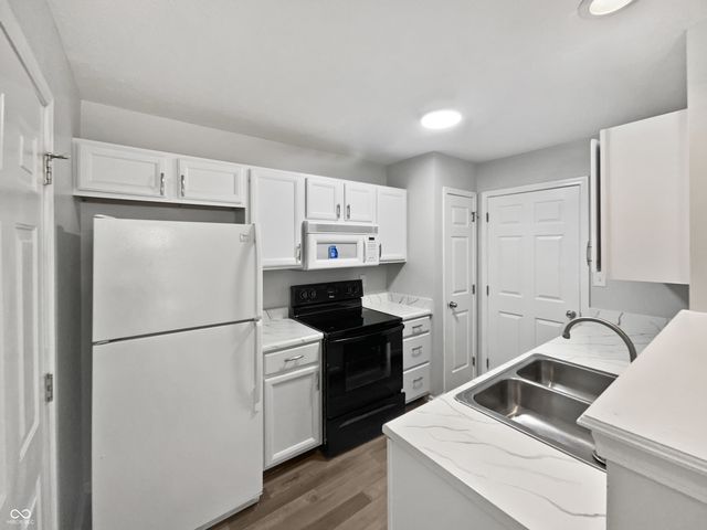 4821 Ossington Court, Indianapolis, IN 46254