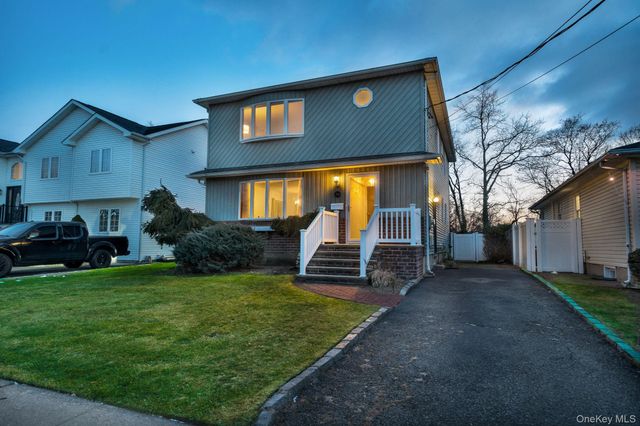 254 N Richmond Avenue, Massapequa, NY 11758