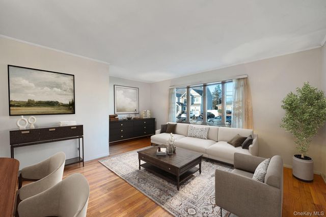 254 N Richmond Avenue, Massapequa, NY 11758