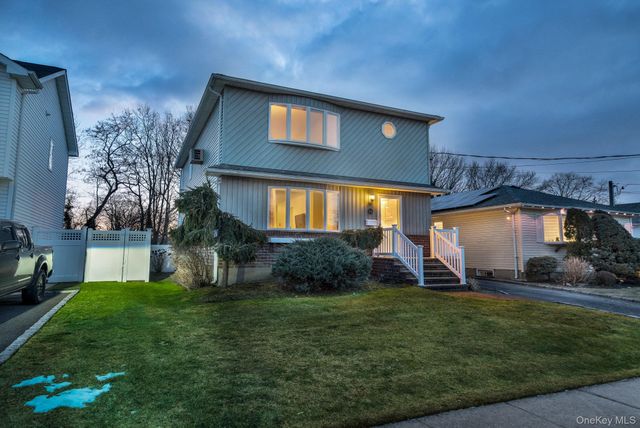 254 N Richmond Avenue, Massapequa, NY 11758