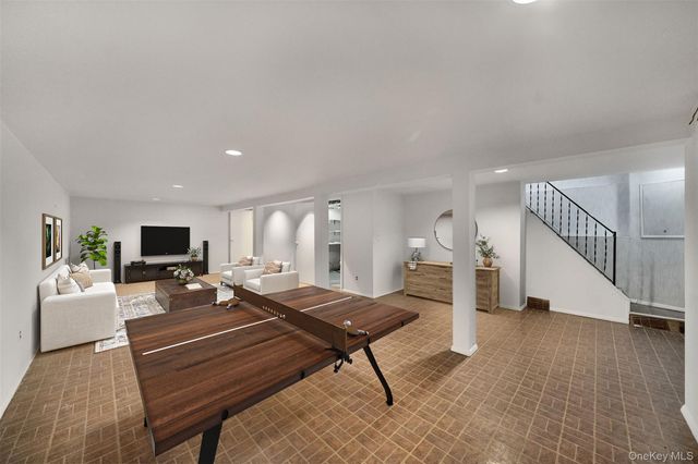 254 N Richmond Avenue, Massapequa, NY 11758