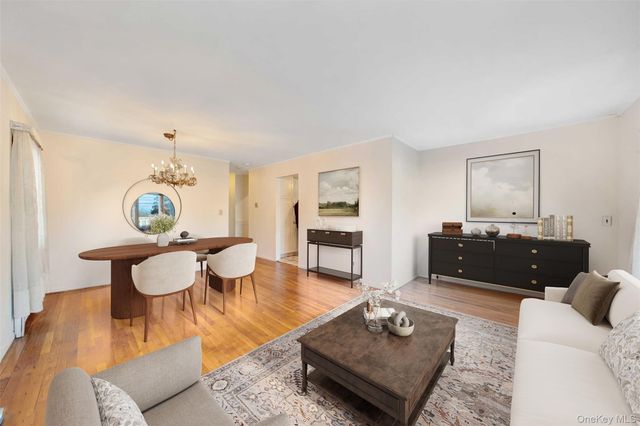 254 N Richmond Avenue, Massapequa, NY 11758