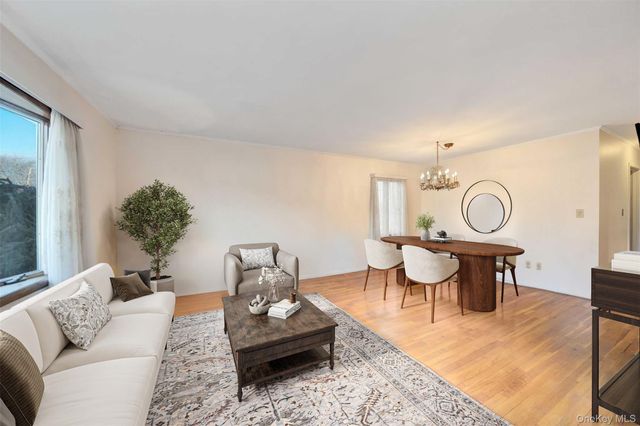 254 N Richmond Avenue, Massapequa, NY 11758