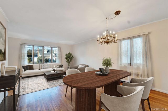 254 N Richmond Avenue, Massapequa, NY 11758