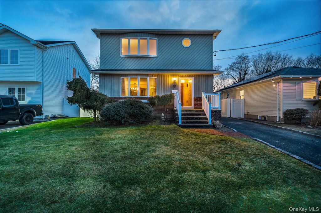 254 N Richmond Avenue, Massapequa, NY 11758