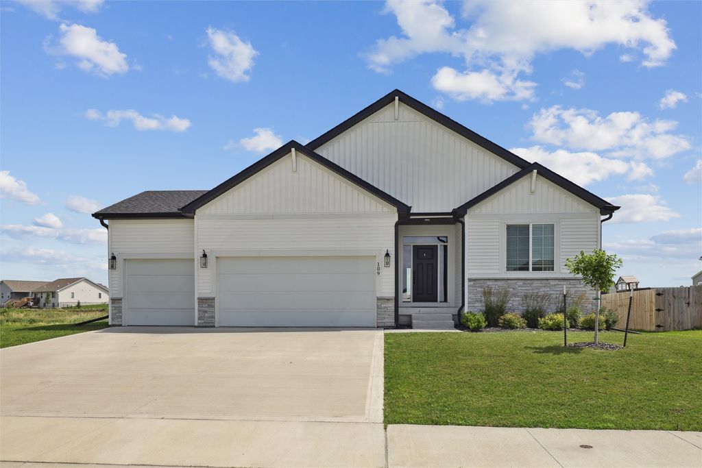 109 Creekside Drive SW, Bondurant, IA 50035