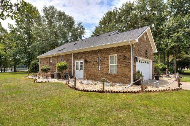 203 Ridge Lake Drive, Manning, SC 29102